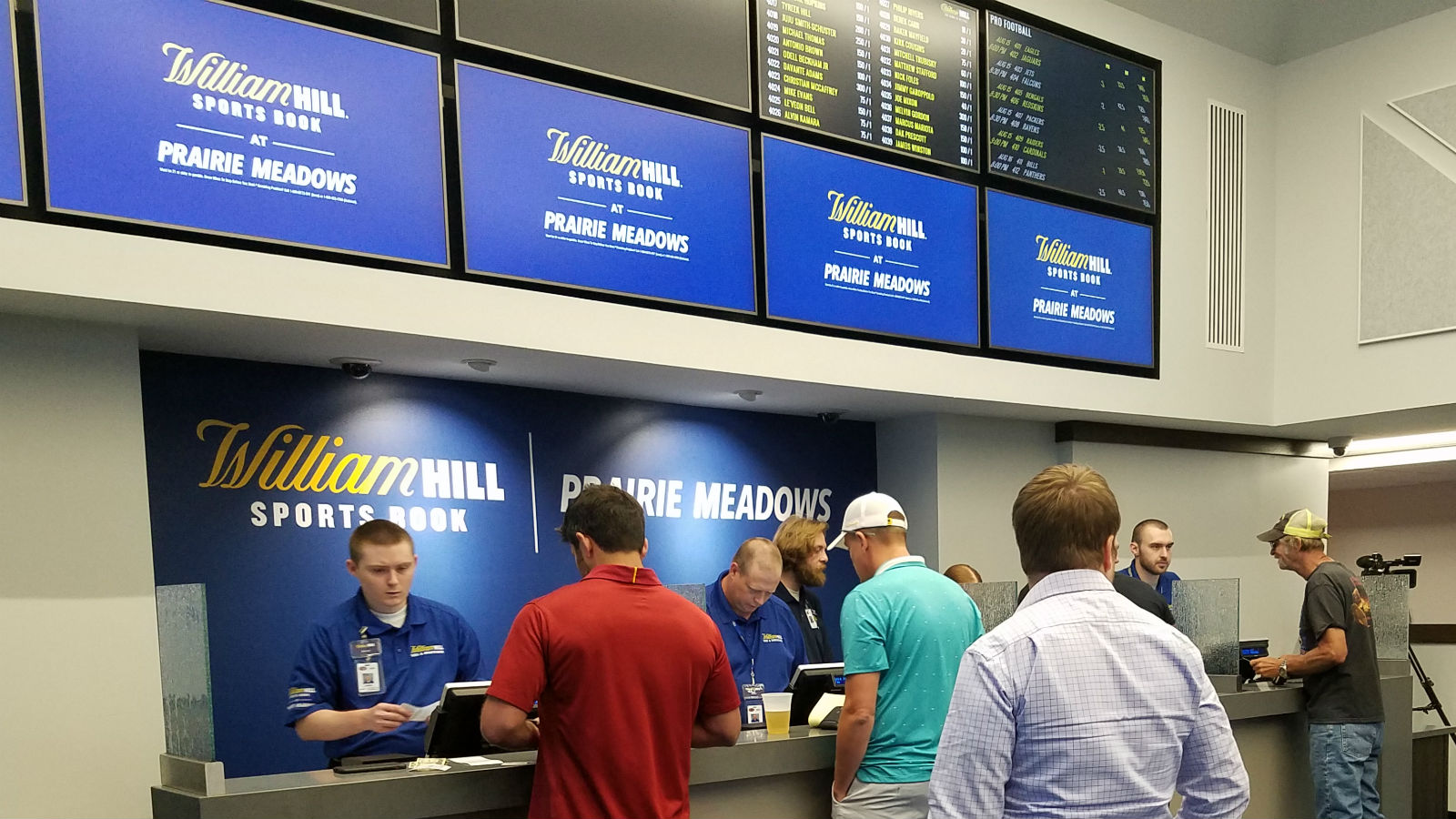 Iowa Sports Betting Begins With Long Lines – For Mobile App