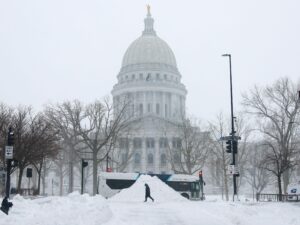 Wisconsin Online Sports Betting Bill Passes Senate, Awaits Governor's Signature